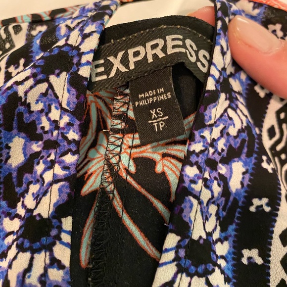 Express sleeveless floral top - Picture 3 of 4